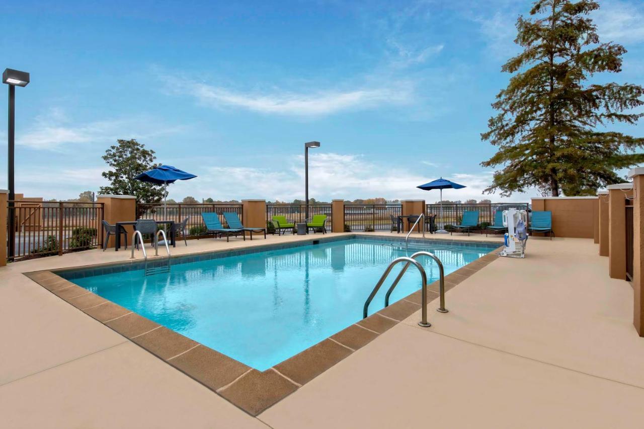 Hampton & Hotel 3*