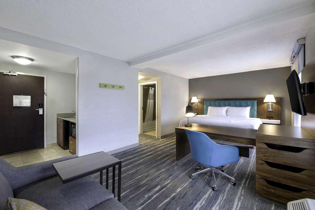 Hampton & Hotel