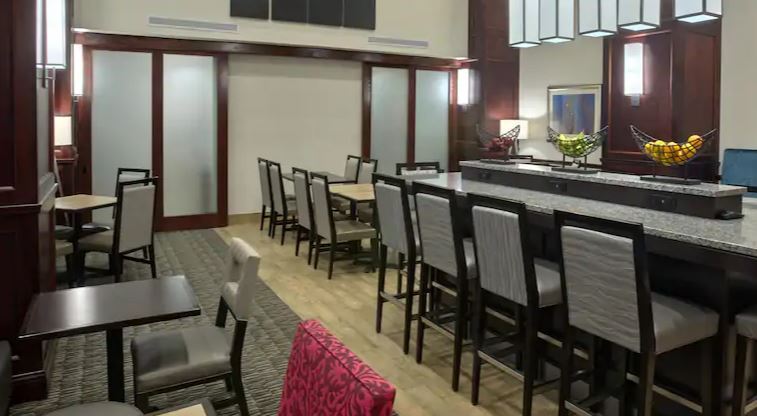 Hampton & Hotel 3*